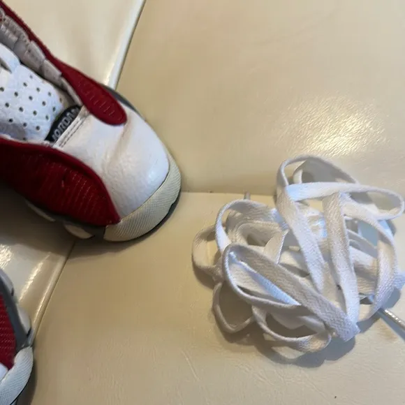 🎮🎀 Nike Jordan Kids' Retro 13 White and Red Sneakers Size 11C