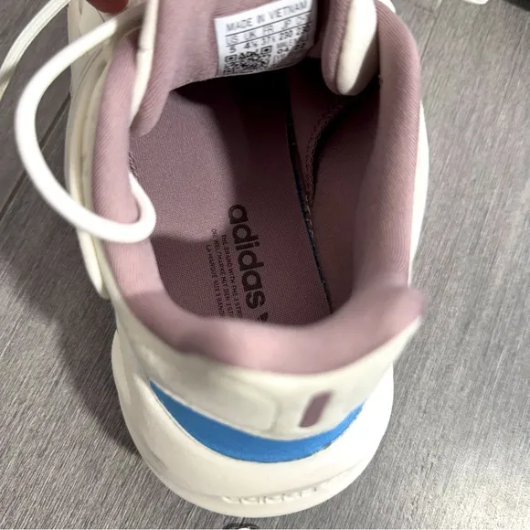 Adidas Originals Ozelia Sneakers in Off White Aluminium Magic Grey Men’s Size 5
