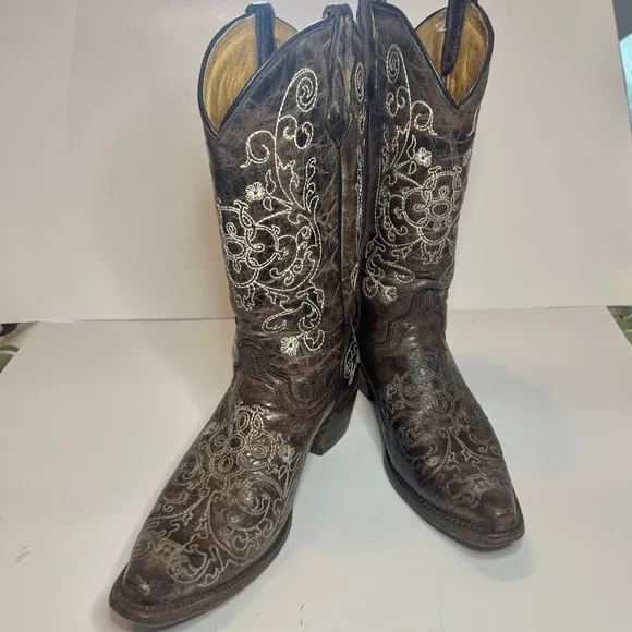 BeautifulTeen Girls Western cowboy Boots. Brown &amp; ivory stitching.  4 teen