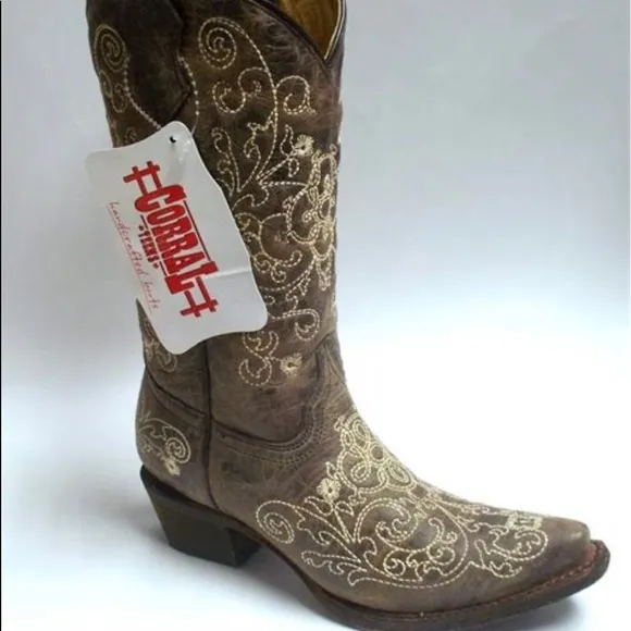 BeautifulTeen Girls Western cowboy Boots. Brown &amp; ivory stitching.  4 teen