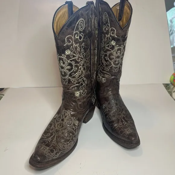BeautifulTeen Girls Western cowboy Boots. Brown &amp; ivory stitching.  4 teen
