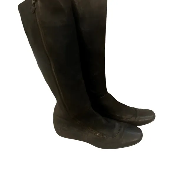 Born Brown Leather KneeHigh Tall Flat Riding Boots Size 8.5