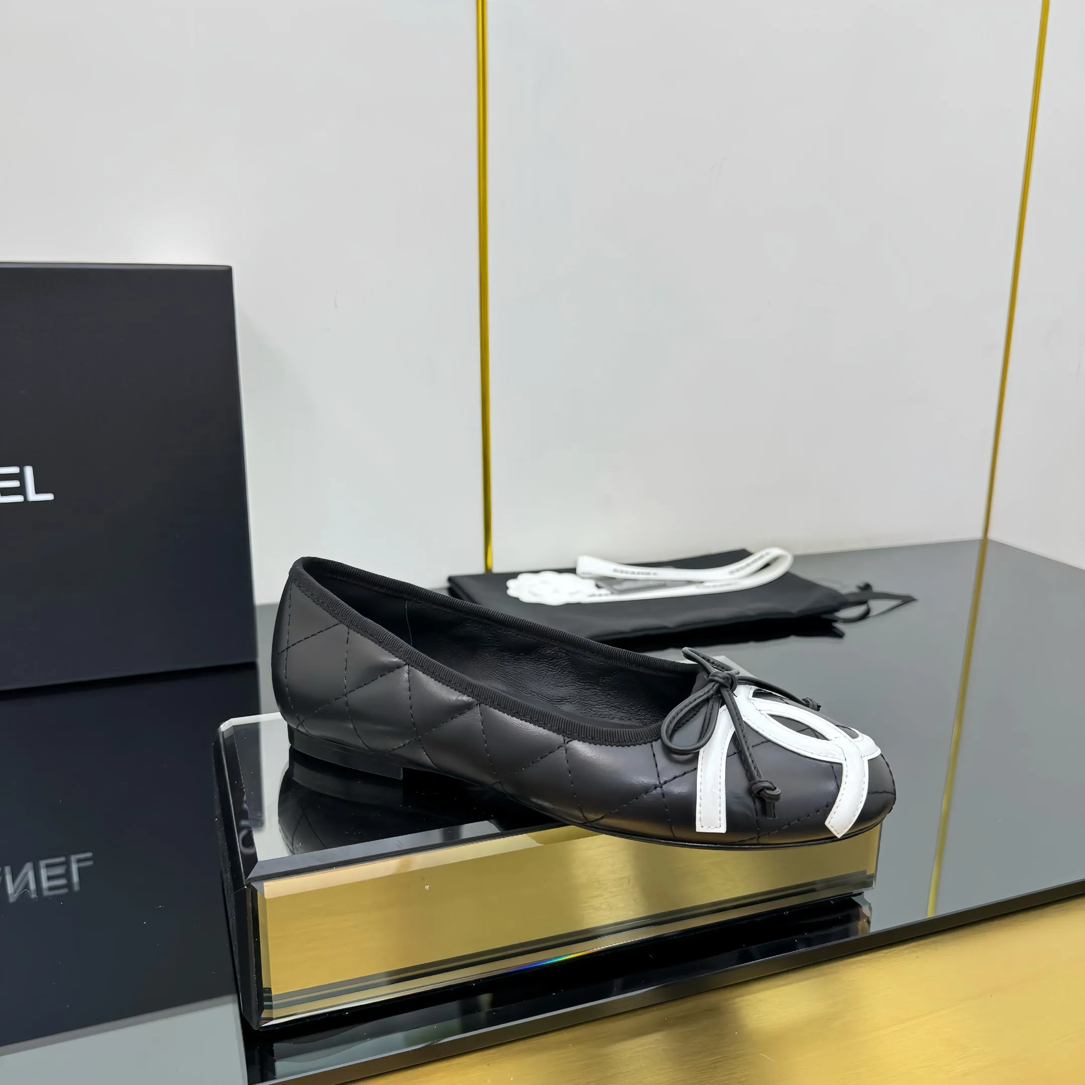CC Loafers Black/White Sheepskin Mix Bow 297794