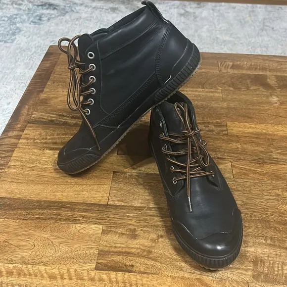 Chrome Industries Men's Storm 415 Traction Boots size 10