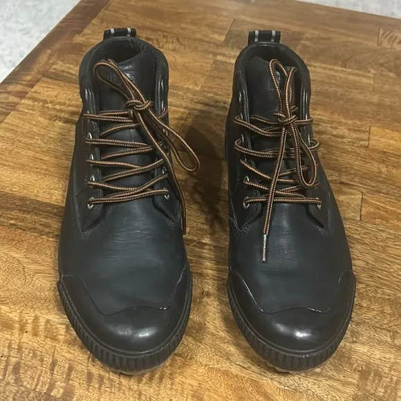 Chrome Industries Men's Storm 415 Traction Boots size 10