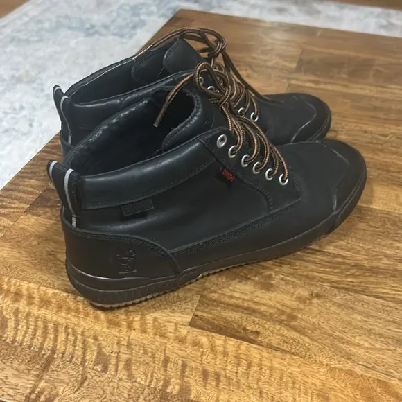 Chrome Industries Men's Storm 415 Traction Boots size 10