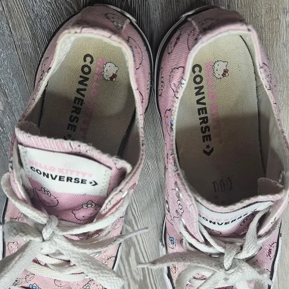 Converse x Hello Kitty Sanrio Low Sneakers Girls Youth 2 Pink   White