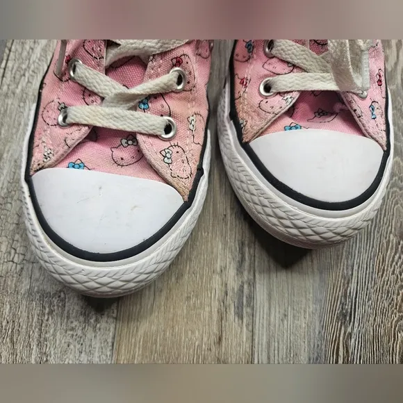 Converse x Hello Kitty Sanrio Low Sneakers Girls Youth 2 Pink   White