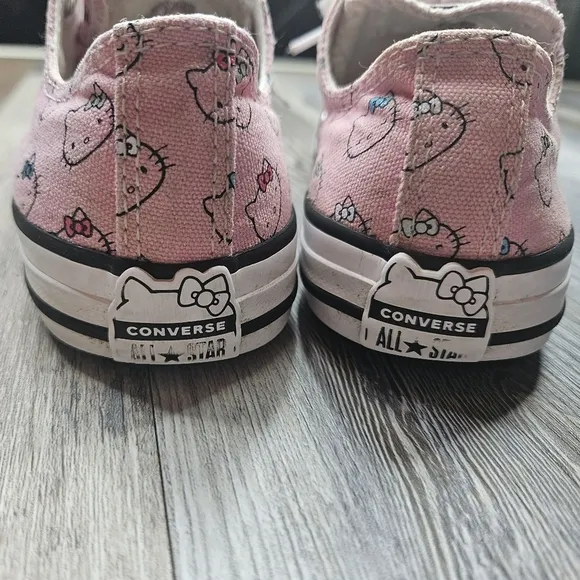 Converse x Hello Kitty Sanrio Low Sneakers Girls Youth 2 Pink   White