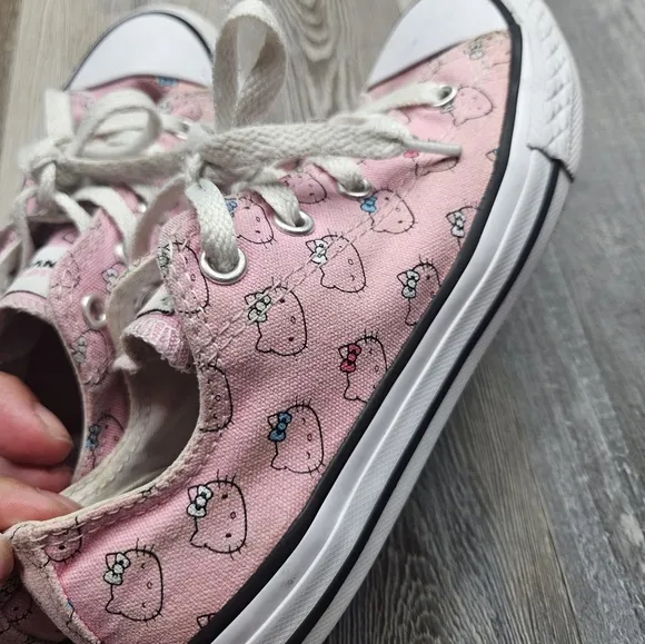 Converse x Hello Kitty Sanrio Low Sneakers Girls Youth 2 Pink   White