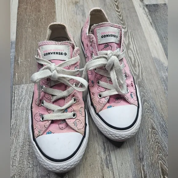Converse x Hello Kitty Sanrio Low Sneakers Girls Youth 2 Pink   White