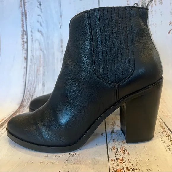 DOLCE VITA Stan Chelsea Snakeskin Leather Heeled Booties Ankle Boots SZ 8.5 EUC