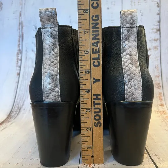 DOLCE VITA Stan Chelsea Snakeskin Leather Heeled Booties Ankle Boots SZ 8.5 EUC