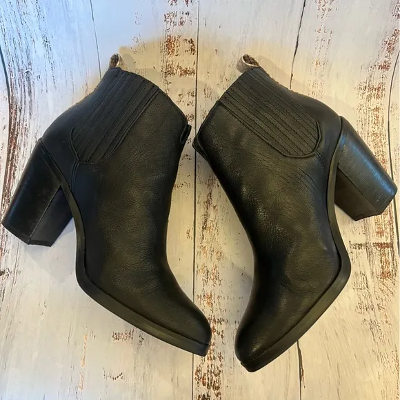 DOLCE VITA Stan Chelsea Snakeskin Leather Heeled Booties Ankle Boots SZ 8.5 EUC