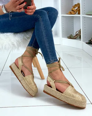 Espadrilles dorés ouvertes et à lacets