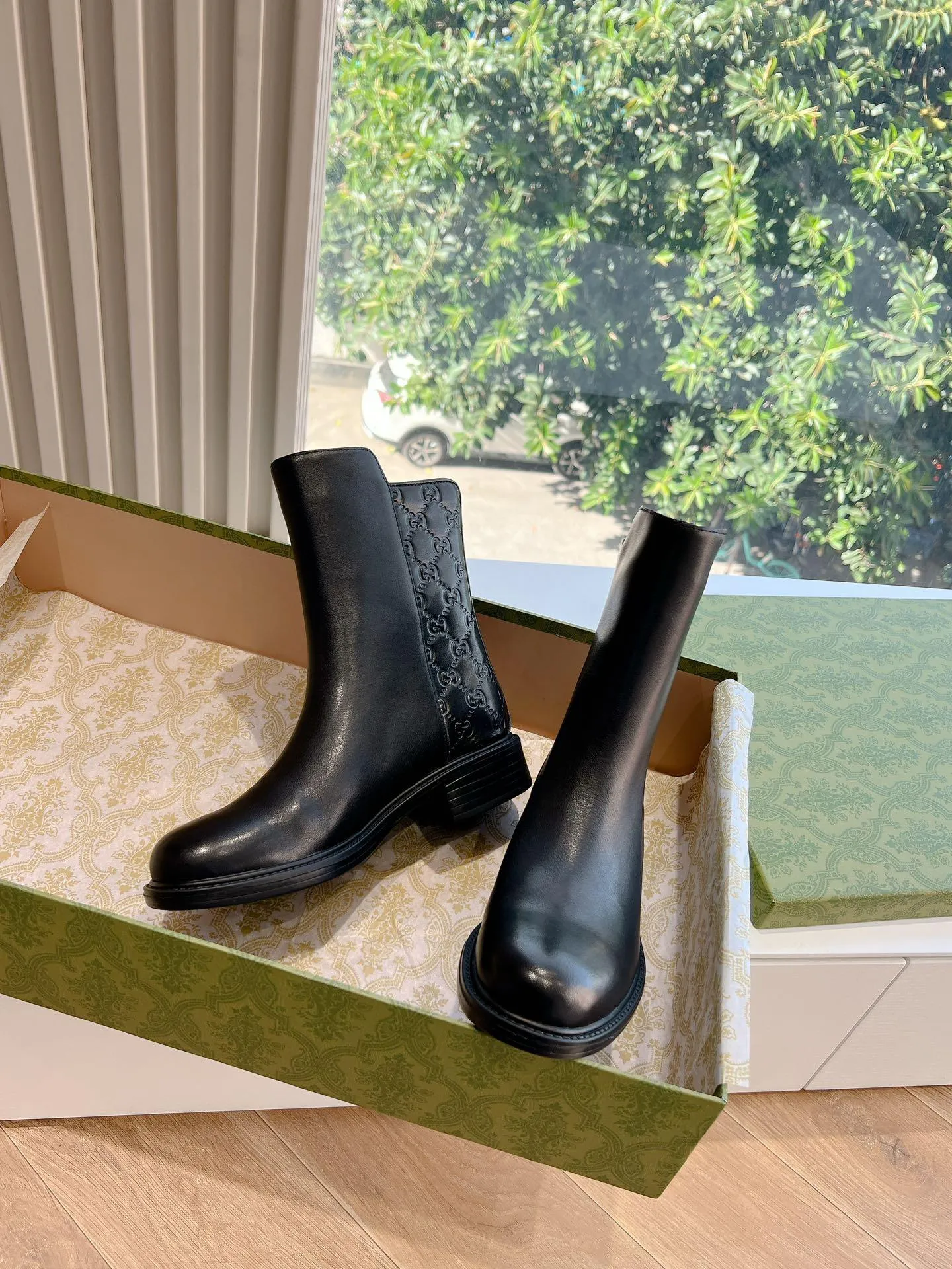 GG LEATHER ANKLE BOOTS BLACK