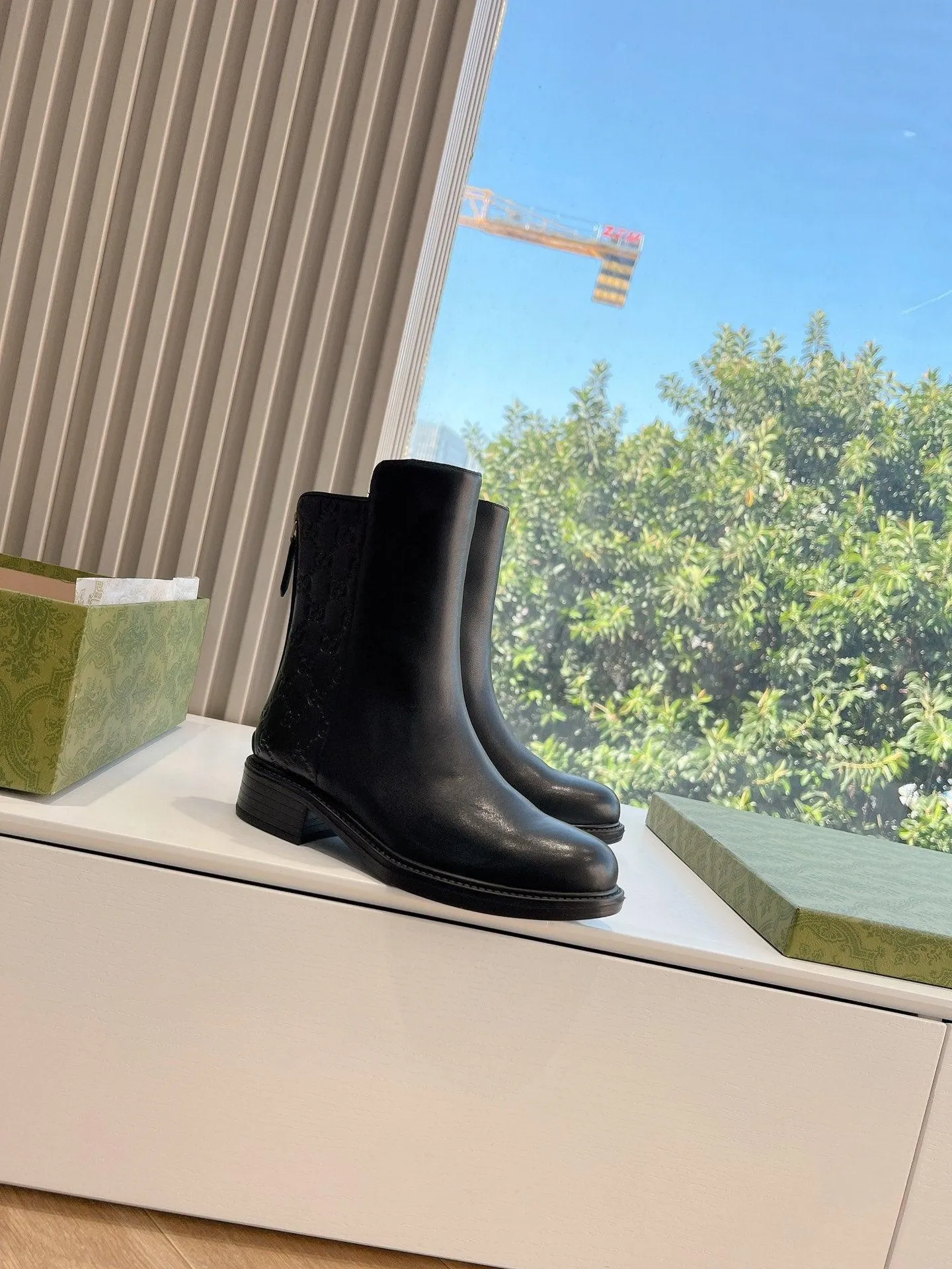 GG LEATHER ANKLE BOOTS BLACK