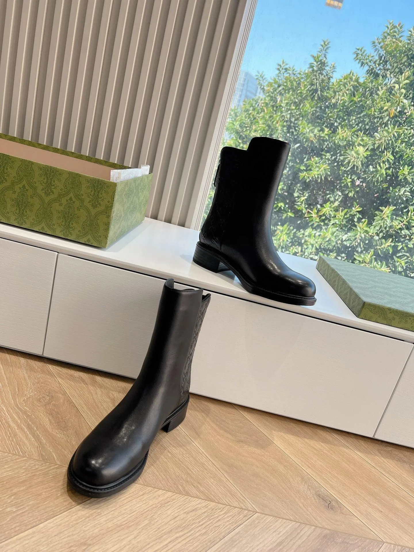 GG LEATHER ANKLE BOOTS BLACK