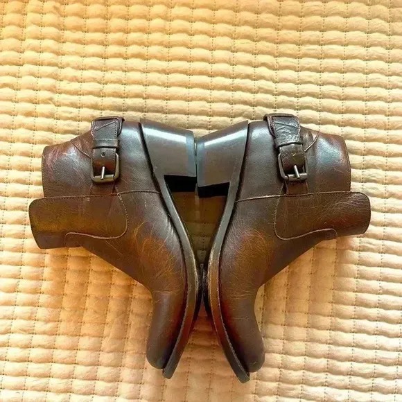 J.B. Dillon Leather Cowboy Western Ankle Boots Size 7.5! In like new Condition!