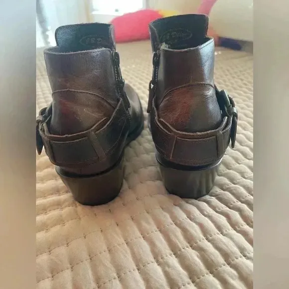 J.B. Dillon Leather Cowboy Western Ankle Boots Size 7.5! In like new Condition!