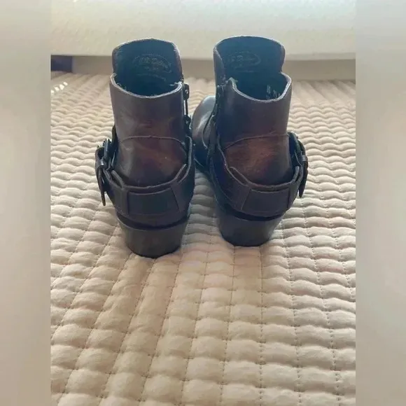 J.B. Dillon Leather Cowboy Western Ankle Boots Size 7.5! In like new Condition!