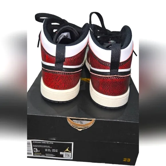 Jordan 1 Mid SE size 3Y