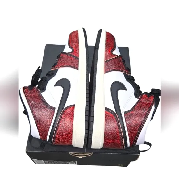 Jordan 1 Mid SE size 3Y