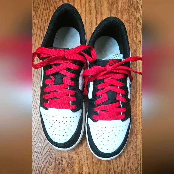 Jordan 1 Retro OG Low Black Toe 5Y