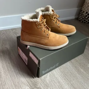 Kids/juniors wheat and cream timberland boots