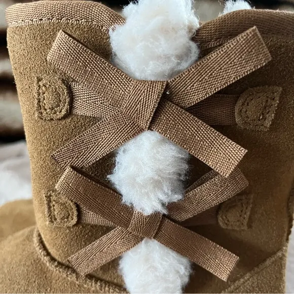 Koolaburra by UGG Victoria ShortChesnut Brown Suede Boots