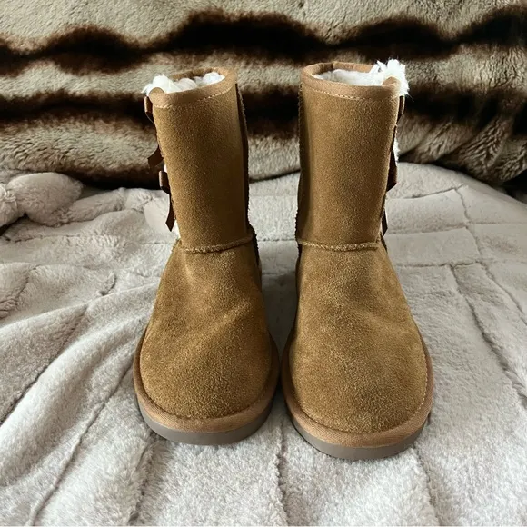 Koolaburra by UGG Victoria ShortChesnut Brown Suede Boots