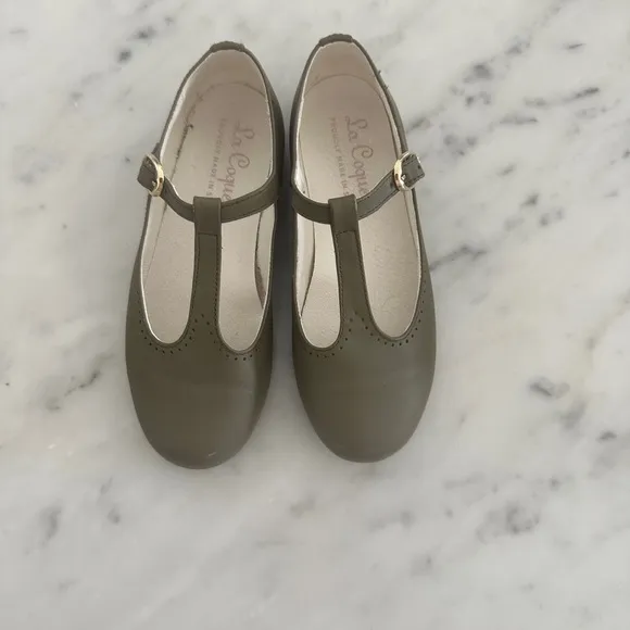 La Coqueta Green T-Strap Mary Jane Shoes size 29 / 11.5 US