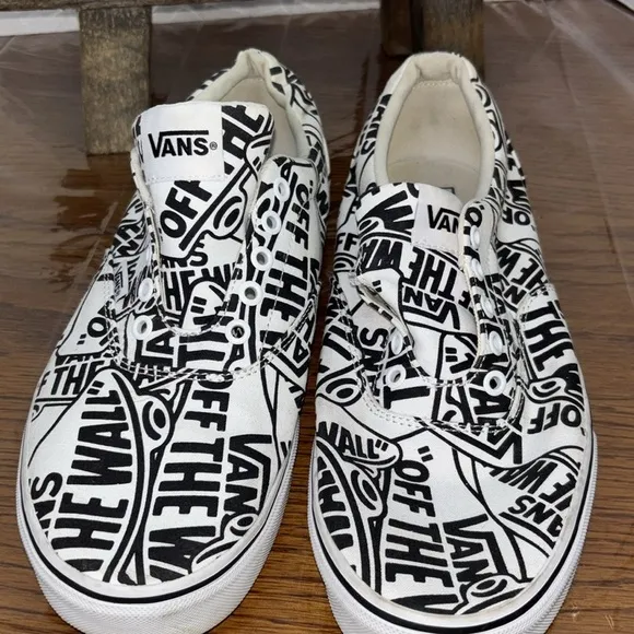 Men’s vans Doheny logo gym shoes/sneakers. Size 11.5. EUC.