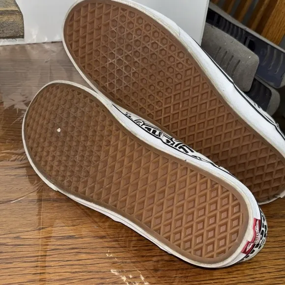 Men’s vans Doheny logo gym shoes/sneakers. Size 11.5. EUC.