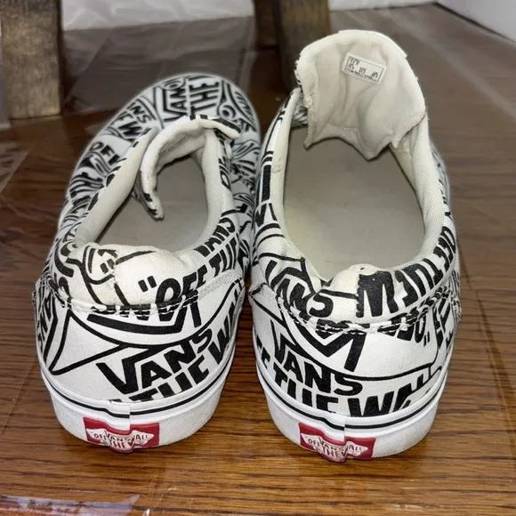 Men’s vans Doheny logo gym shoes/sneakers. Size 11.5. EUC.