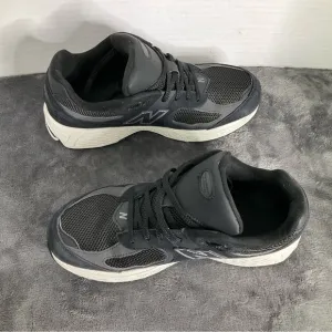 New Balance Black and White Sneakers M GC2002BK Boys Size 7 08/2023