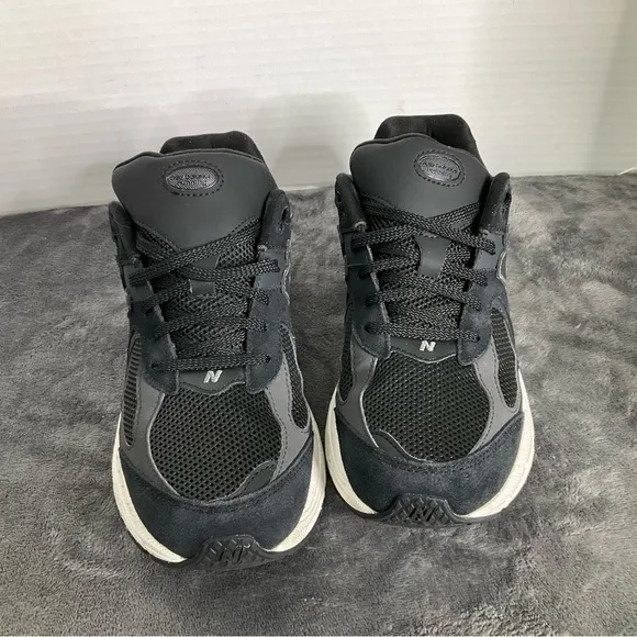 New Balance Black and White Sneakers M GC2002BK Boys Size 7 08/2023