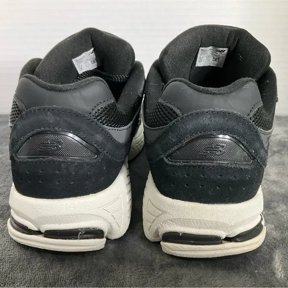 New Balance Black and White Sneakers M GC2002BK Boys Size 7 08/2023