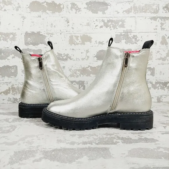 New Sam Edelman Laguna Silver Leather Pull On Chelsea Boots O105