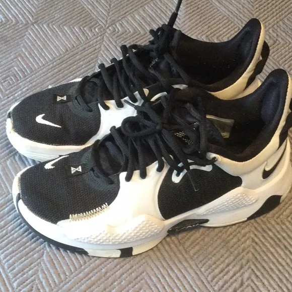 Nike Air and Paul George 13 size 6 Y black and white sneakers