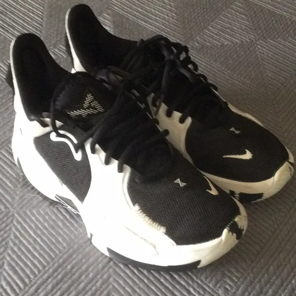 Nike Air and Paul George 13 size 6 Y black and white sneakers