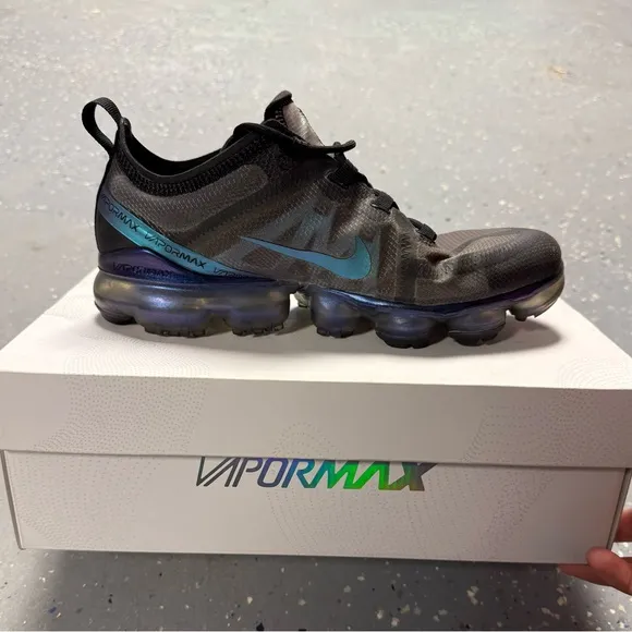 Nike Air VaporMax 2019 Throwback Future Size 8 Sneakers Gray Metallic AR6631-001