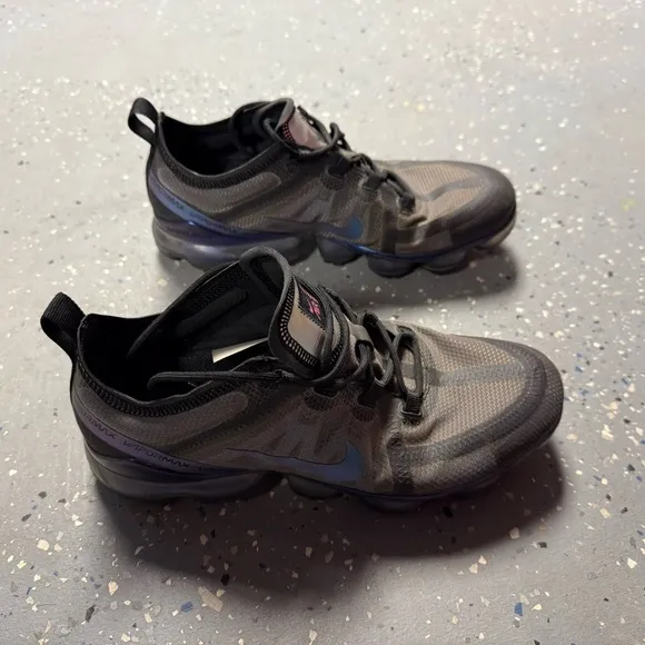 Nike Air VaporMax 2019 Throwback Future Size 8 Sneakers Gray Metallic AR6631-001