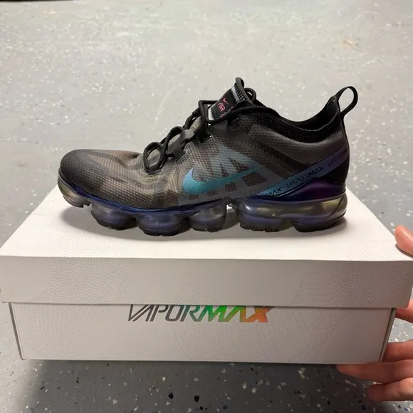 Nike Air VaporMax 2019 Throwback Future Size 8 Sneakers Gray Metallic AR6631-001