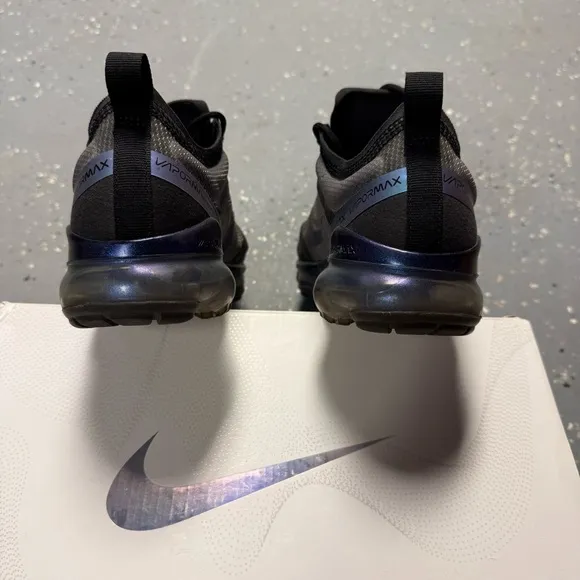 Nike Air VaporMax 2019 Throwback Future Size 8 Sneakers Gray Metallic AR6631-001