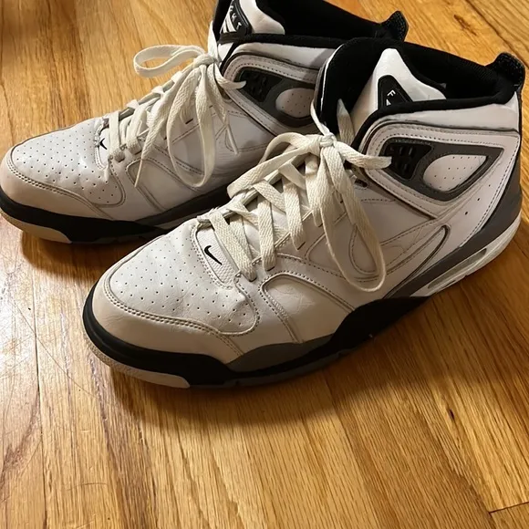 Nike Men’s Air Flights - Like New!!!
