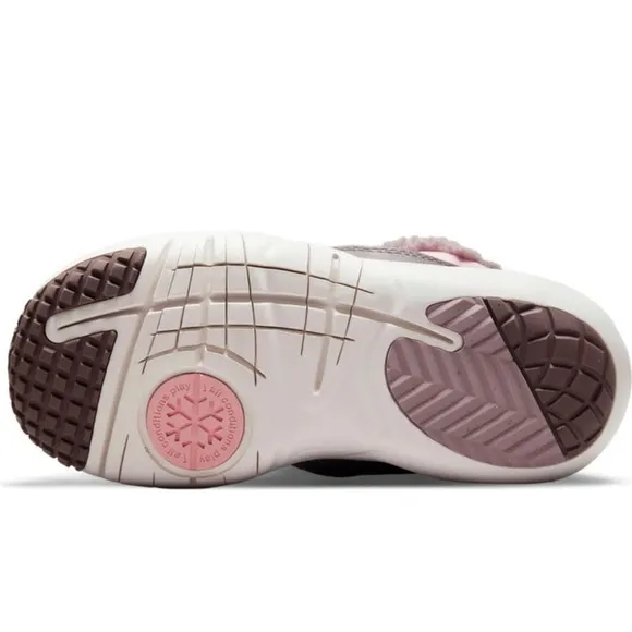 NIKE slip on snow boots
