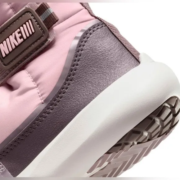 NIKE slip on snow boots