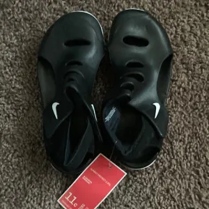 NIKE Sunray Protect 3 (PS) Black White Size 11c