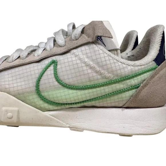 Nike Women’s Waffle Racer 2X Desert Sand/Mean Green Size 8